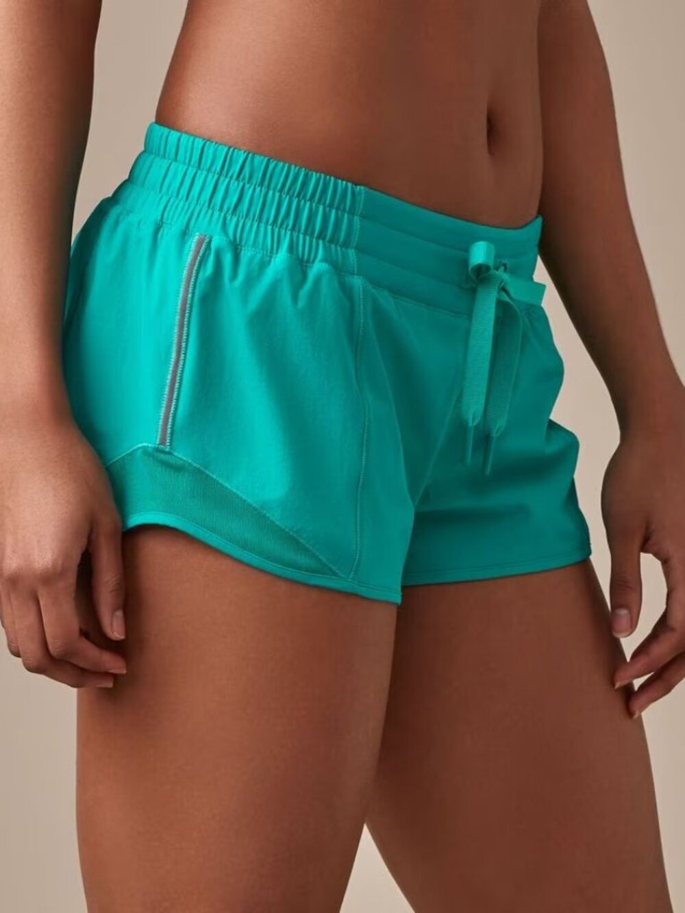 Lululemon Hotty Hot Short 2.5” Green SIZE 8